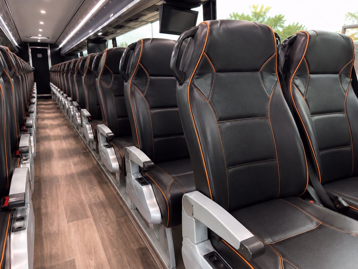 buses to messina hof and dry comal creek from new braunfels